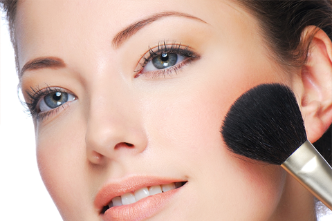 Maquillage mise en beauté femmes